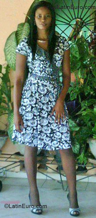 Date this happy Jamaica girl Tanya13 from Kingston JM584