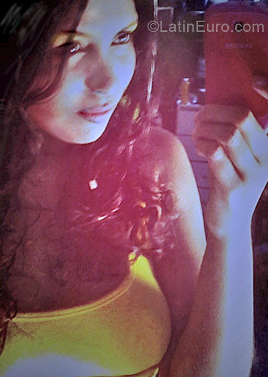 Date this nice looking Brazil girl Kecia from Fortaleza BR6909