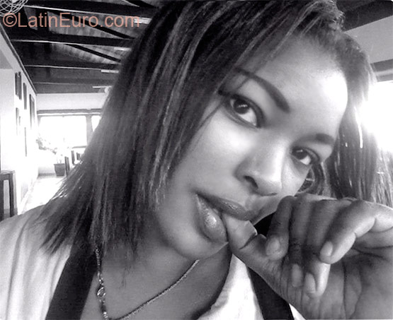 Date this happy Brazil girl Michele from Cananeia BR6912