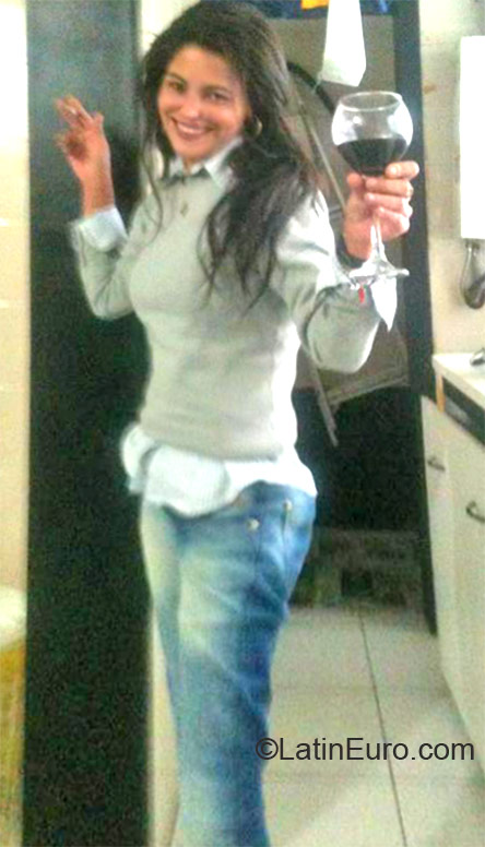 Date this fun Brazil girl Regineia from Curitiba BR6948