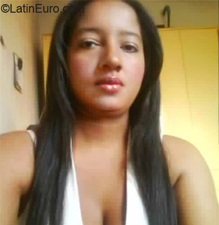 Date this hard body Brazil girl Flavia from Araraquara BR6971