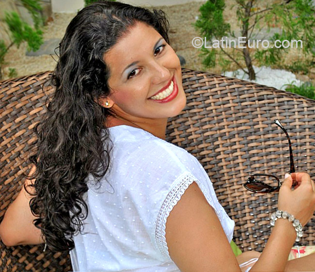 Date this attractive Brazil girl Alessandra from Sao Paulo BR7017