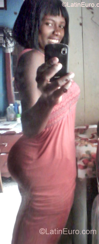 Date this georgeous Jamaica girl Suzinnett from St. Ann JM658