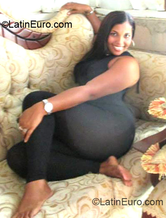 Date this georgeous Dominican Republic girl Glenni from Santiago DO12020