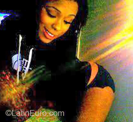 Date this voluptuous Jamaica girl Kitten from Kingston JM683