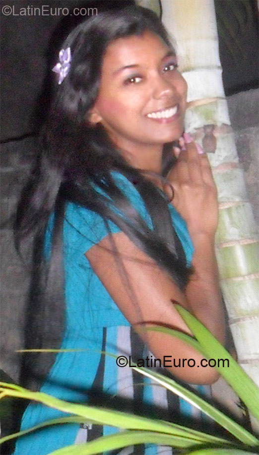 Date this pretty Brazil girl Viviane from Linhares BR7072