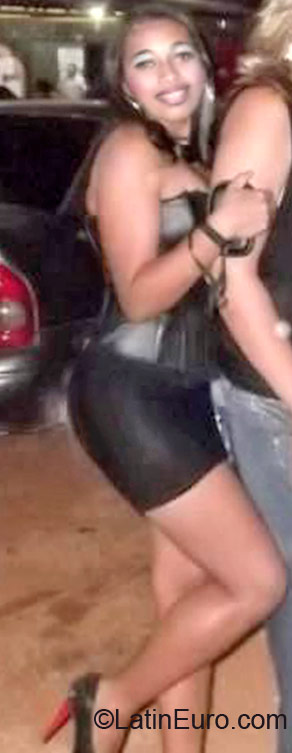 Date this hard body Brazil girl Josielia from Brasilia BR7074