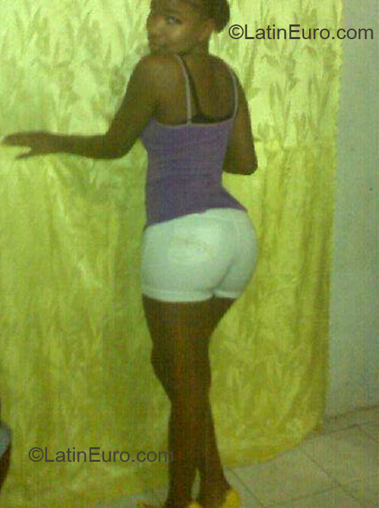 Date this stunning Jamaica girl Rushelle from Kingston JM2495