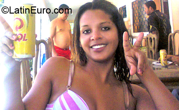 Date this nice looking Brazil girl Paula Maria from Rio Largo BR7095