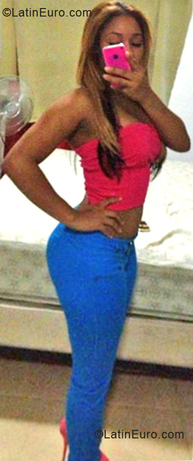 Date this hard body Dominican Republic girl Elizabeth from Bonao DO33285