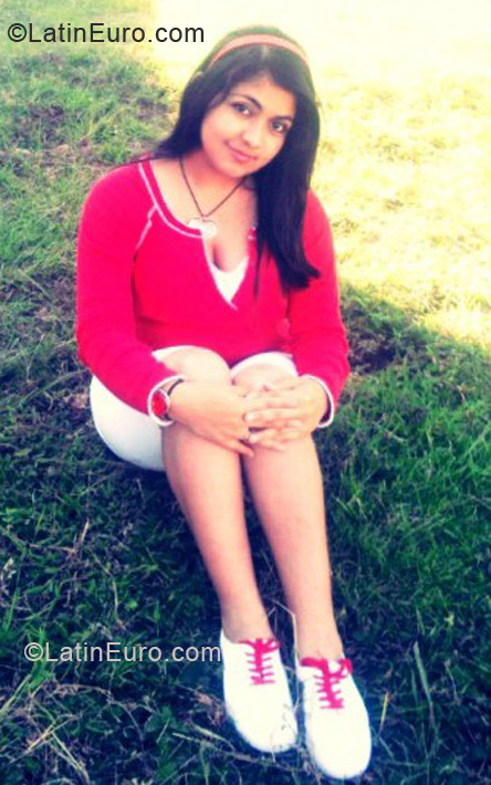 Date this voluptuous Guatemala girl Yess from Guatamala City GT42