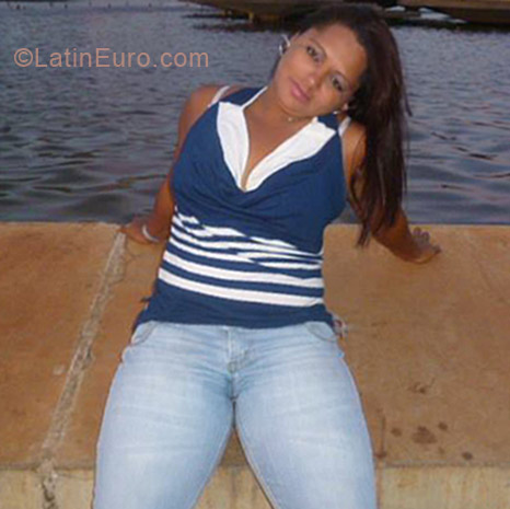 Date this voluptuous Brazil girl Geovani from Brasilia BR7153