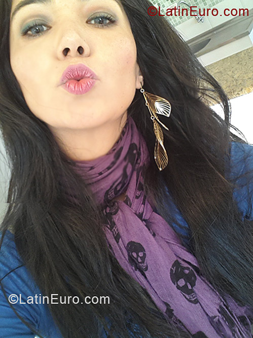 Date this attractive Brazil girl Alessandra from Sao Paulo BR7159