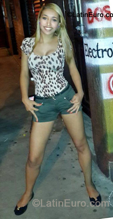 Date this good-looking Brazil girl Fabiola from Sao Paulo BR7300