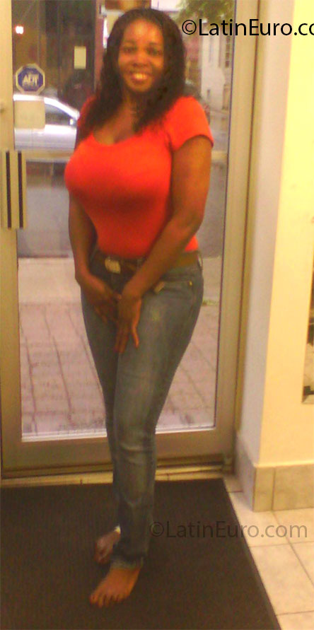 Date this young Canada girl Yesenia from Toronto CA552