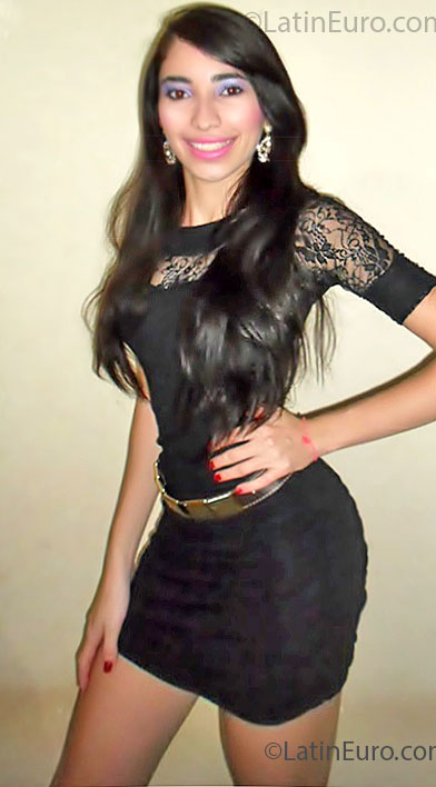 Date this nice looking Brazil girl Tatyille from Goiania BR7373