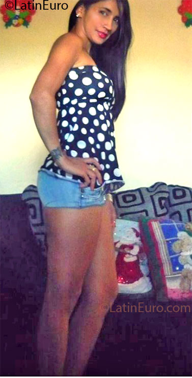 Date this athletic Colombia girl Linda Ulloa from Armenia CO11959