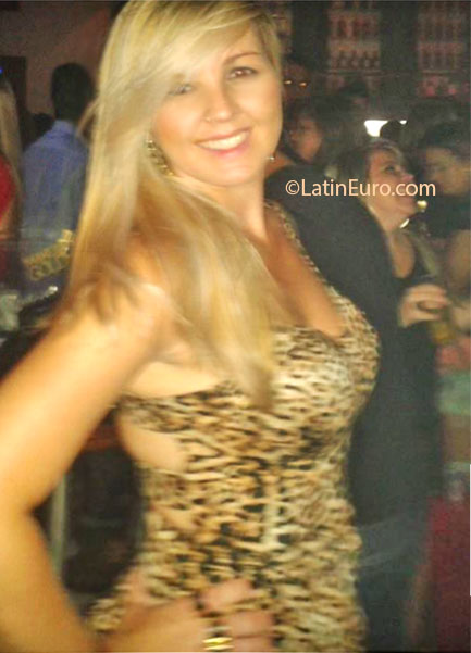 Date this lovely Brazil girl Pamella from Feira De Santana BR7407