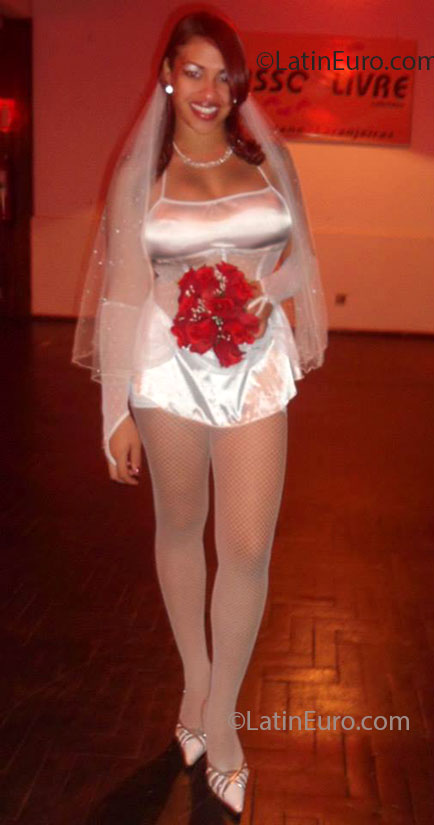 Date this georgeous Brazil girl Aquila from Contagem BR7429
