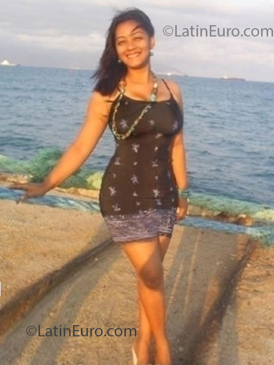 Date this sultry Dominican Republic girl Digna from Barahona DO22187