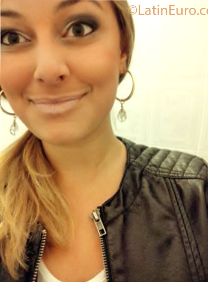 Date this hot Brazil girl Claudia from Indaiatuba BR7469