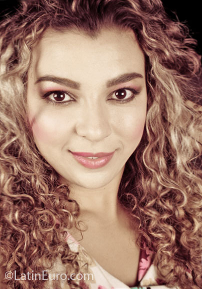 Date this good-looking Brazil girl Emilia from Sao Paulo BR7483