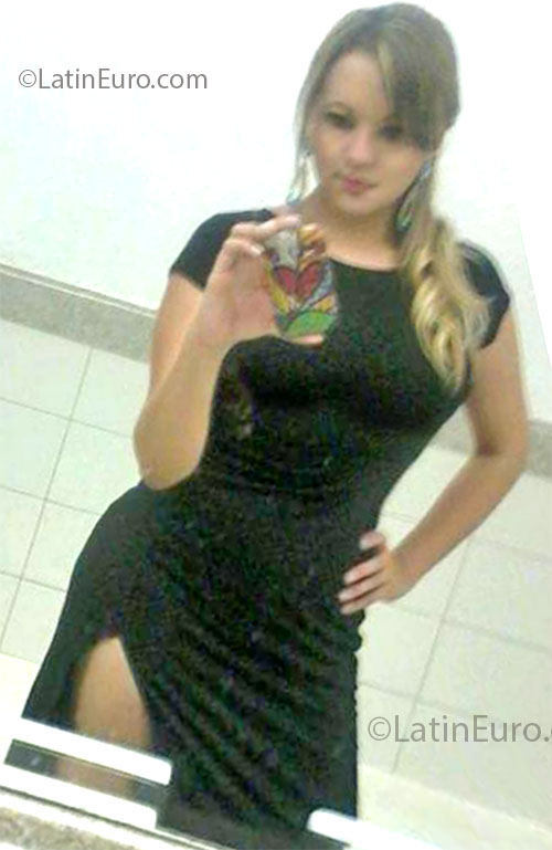 Date this charming Brazil girl Carol from Goiania BR7497
