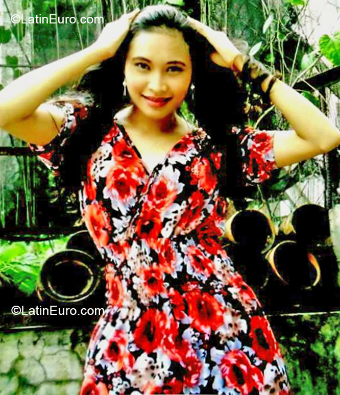 Date this athletic Philippines girl Lyn from Las Pinas City PH551