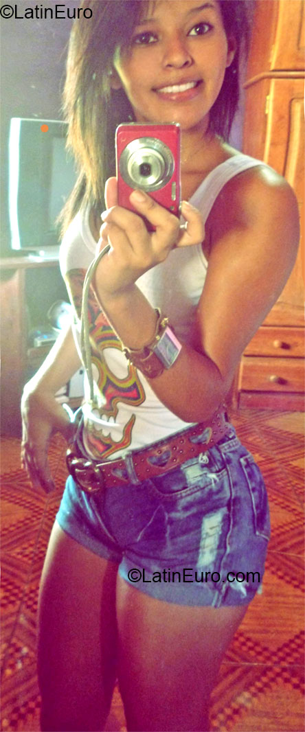 Date this charming Brazil girl Taisa from Belem BR7556