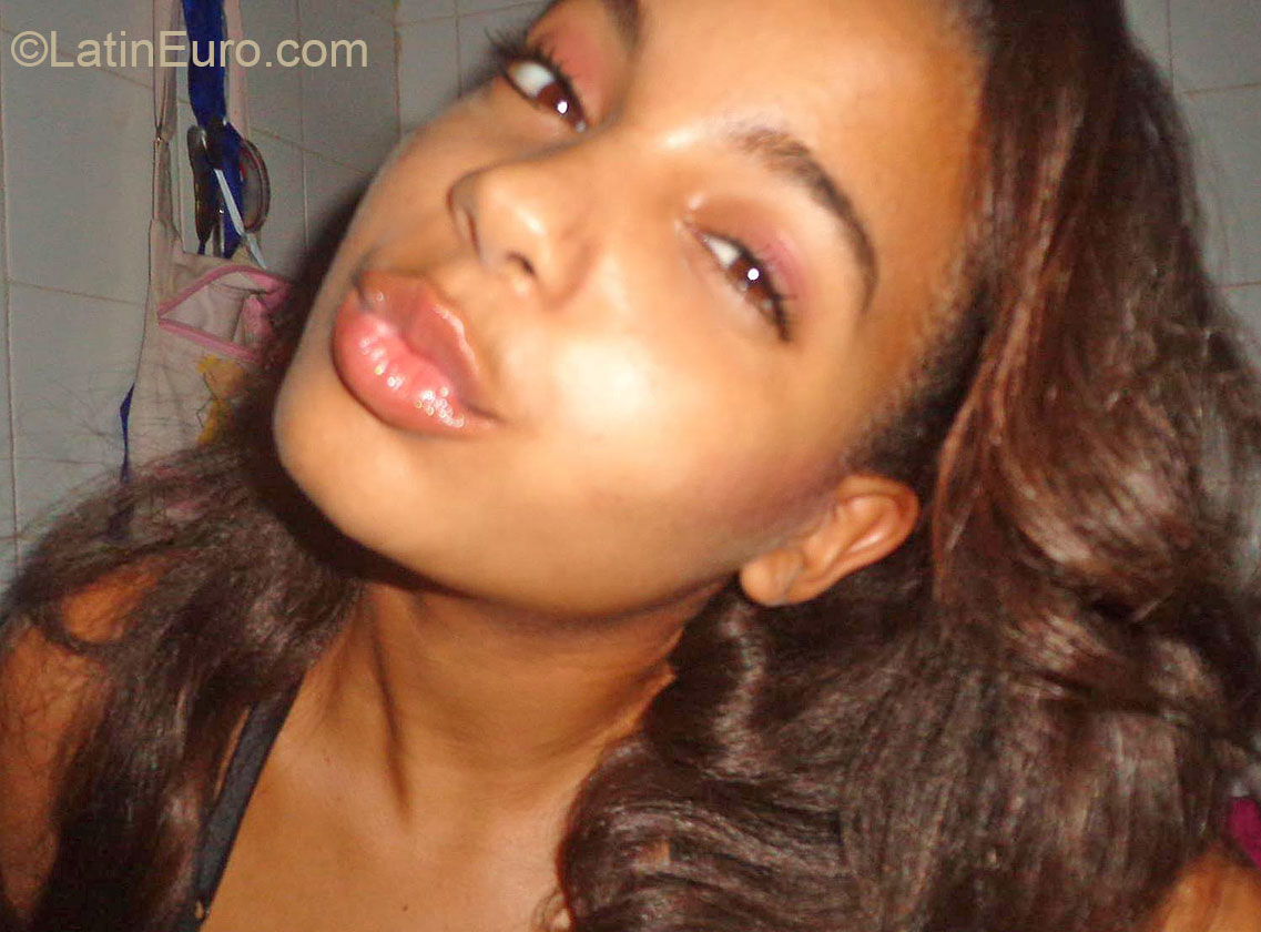 Date this hard body Brazil girl Luane from Recife BR7563