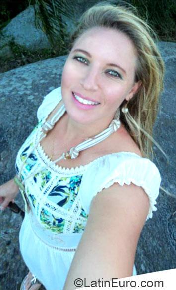 Date this hard body Brazil girl Thalita from Pinhais BR7568