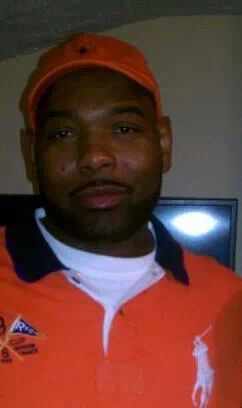 Date this hard body United States man Dante from Solon US14050