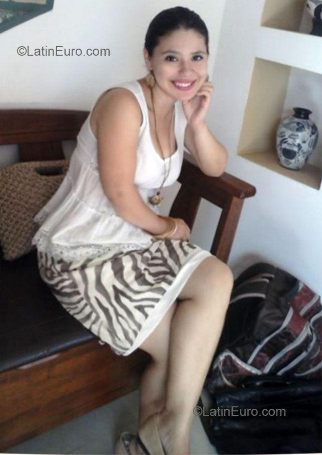 Date this sultry Nicaragua girl Olga from Managua NI131