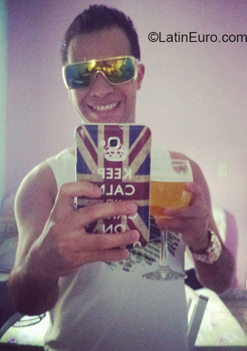 Date this athletic Brazil man Jorge from Sao Paulo BR7637