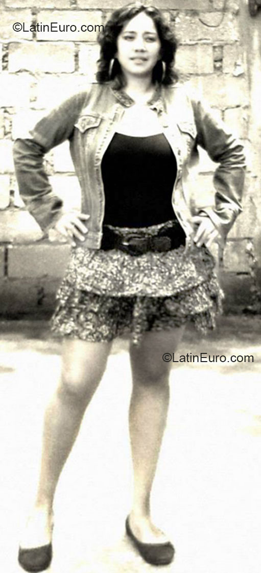 Date this pretty Mexico girl Rubi from Valle de Bravo MX1000
