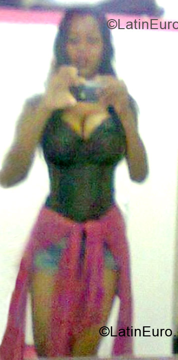 Date this good-looking Brazil girl Klyfani from Manaus BR7731