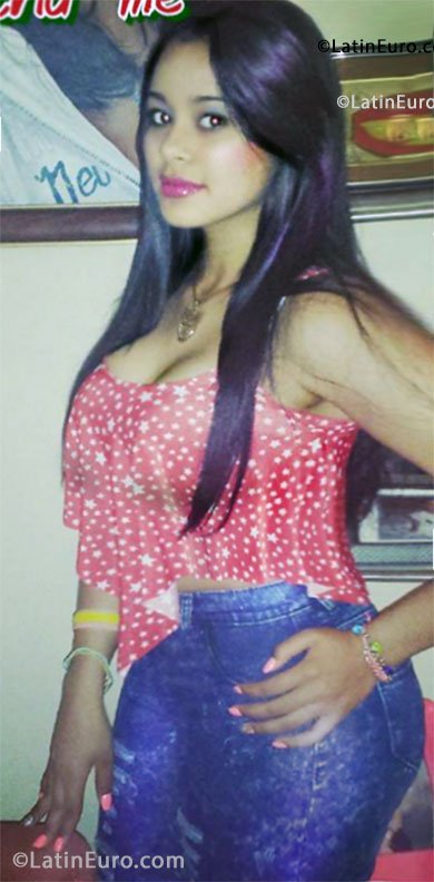 Date this athletic Dominican Republic girl Yenice from Santiago DO25968
