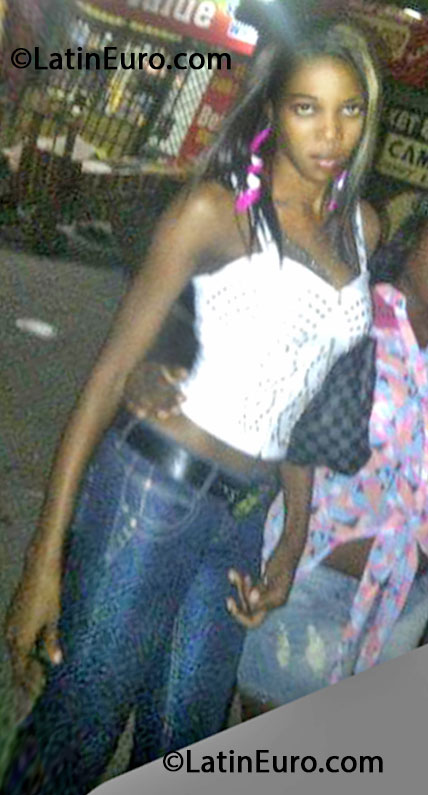 Date this stunning Jamaica girl Llecre from Kingston JM1170