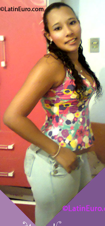 Date this pretty Brazil girl Aline from Porto Alegre BR7805