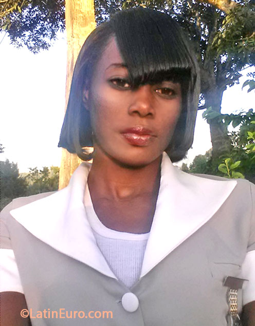 Date this attractive Jamaica girl Petronia from Kingston JM1203
