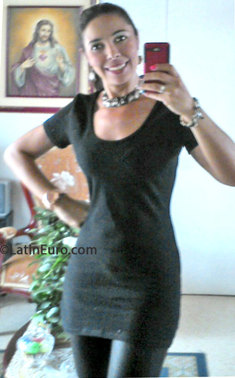 Date this charming Colombia girl Liliana from Medelln CO13230