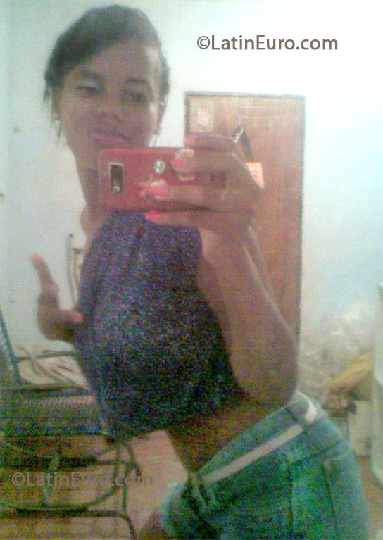 Date this hard body Brazil girl Stephanie from Salvador BR7860
