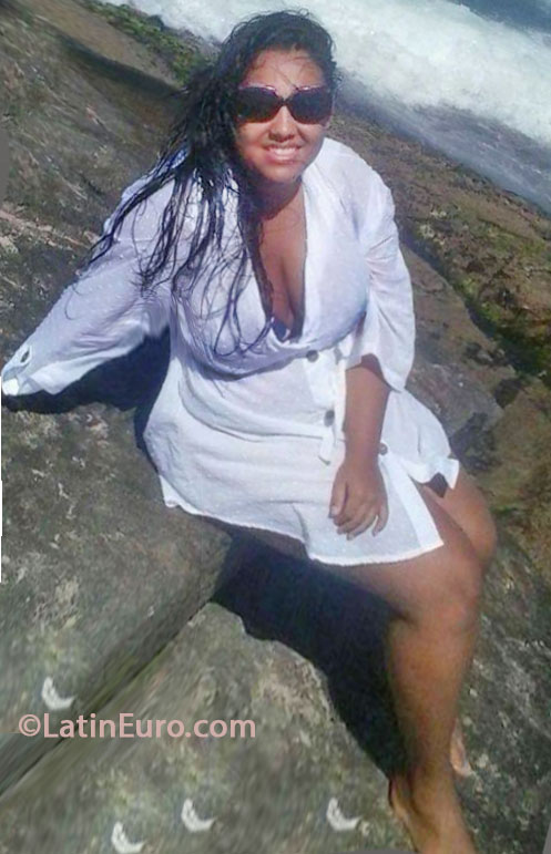 Date this nice looking Brazil girl Thamiris from Casimiro De Abreu BR7863