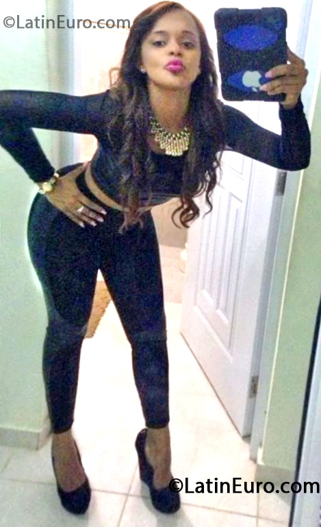 Date this athletic United States girl Reyna from Bronx - Santo Domingo US14341