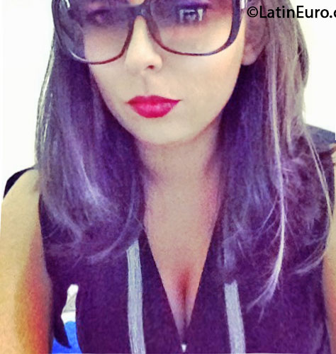 Date this sultry Brazil girl Sheila from Curitiba DO16354