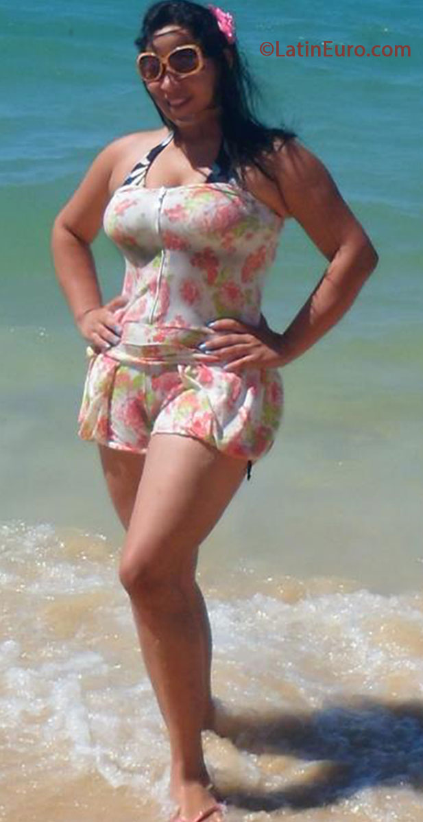 Date this cute Brazil girl Cintthya from Palmas BR7971