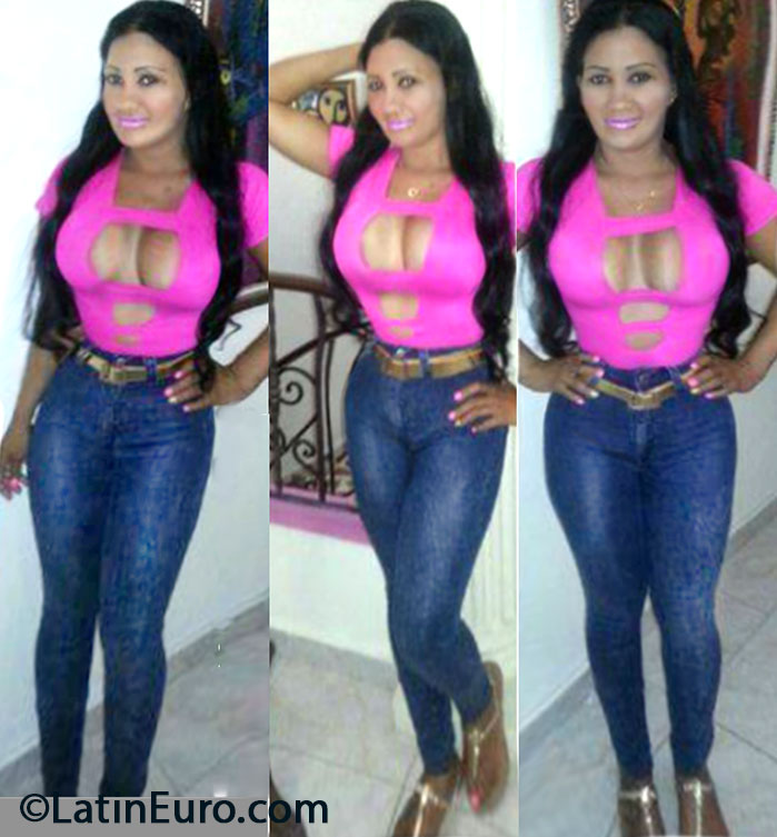 Date this pretty Dominican Republic girl Erica80 from Santo Domingo DO16637