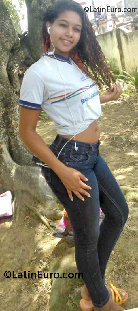 Date this charming Brazil girl Laine from Recife BR7983
