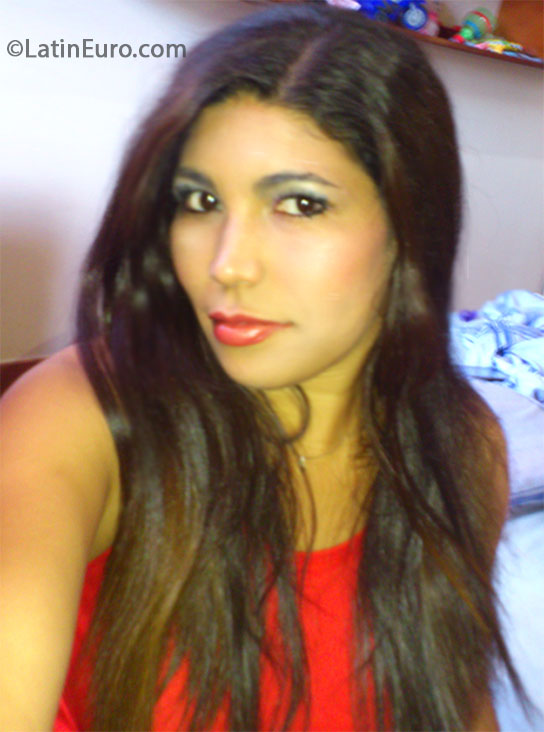 Date this cute Brazil girl Onashi from Maringa BR7989