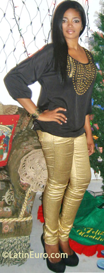 Date this tall Colombia girl Edilma from Santa Marta CO13664